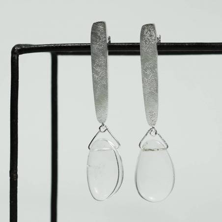 Pendientes largos de plata y piedra natural