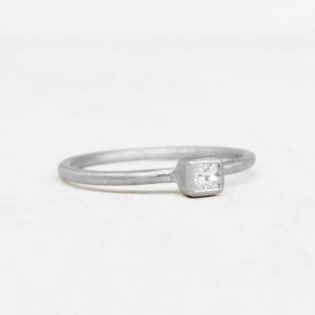 Anillo oro blanco con diamante princesa Oro