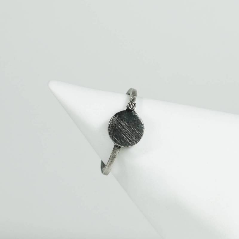 Anillo plata y diamante, ORÍGENS