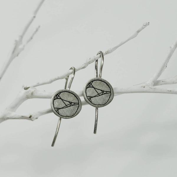Arracades petites de disseny realitzades en plata de llei