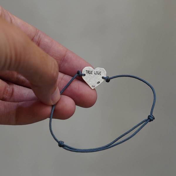 Pulsera de plata de ley en forma de corazón