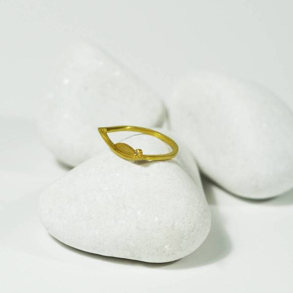 Sterling gold ring with a 0.01 ct SI quality diamond