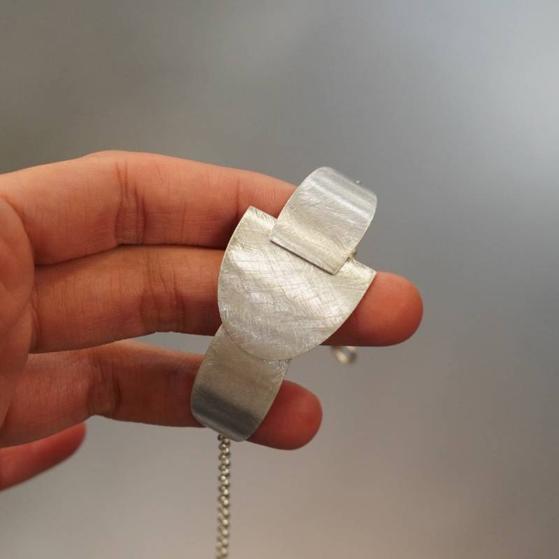 Brazalete de plata de ley semirígido Barcelona