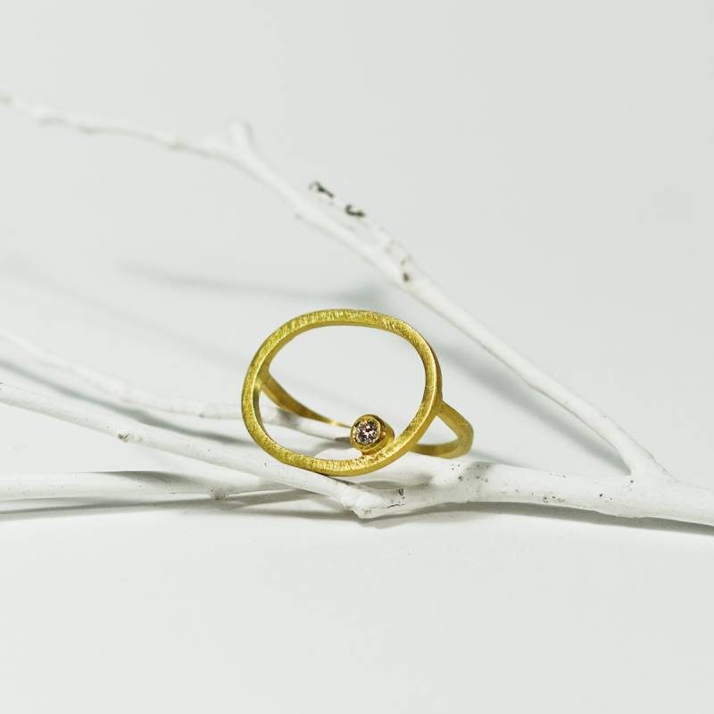 Anillo oro minimalista con diamante natural Barcelona