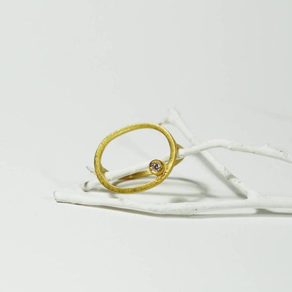 Anell de disseny or groc i diamant