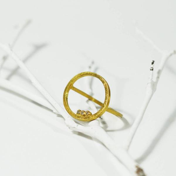 GOLD RING WITH THREE GENUINE DIAMONDS