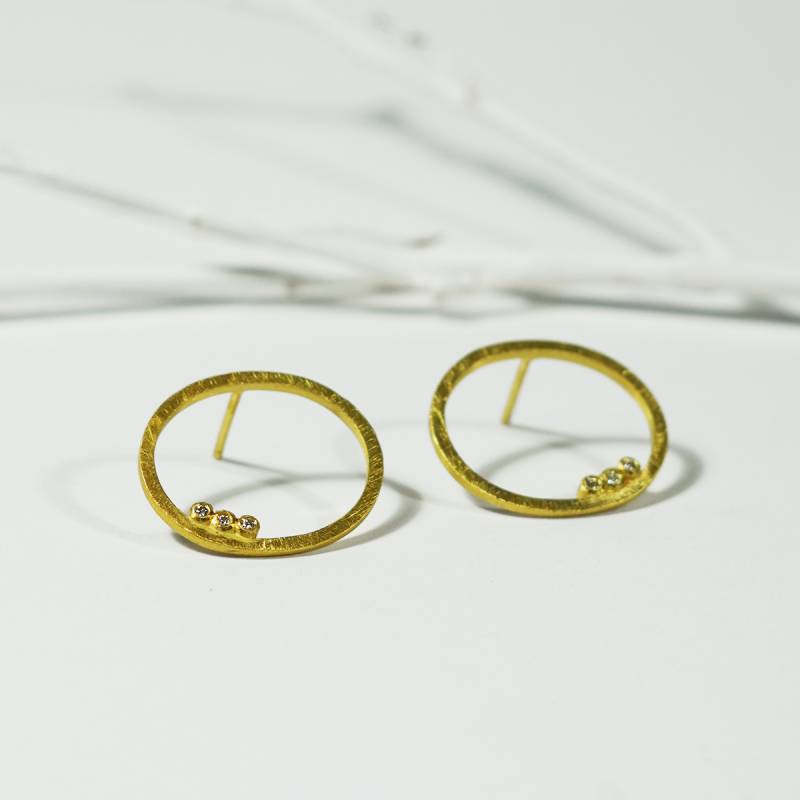 Arracades grans or groc i diamants naturals