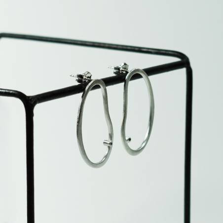 Pendientes grandes de plata y diamante negro
