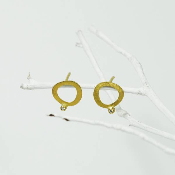 Minimalist design earrings from the Mut collection