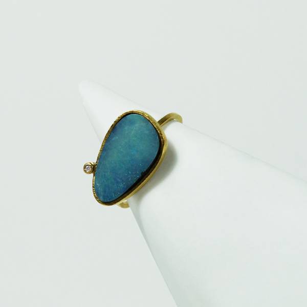 Anillo oro amarillo y ópalo PIEZA ÚNICA