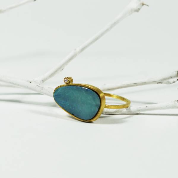 Anillo oro amarillo y ópalo PIEZA ÚNICA