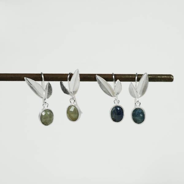 Pendientes de plata de ley y zafiro natural