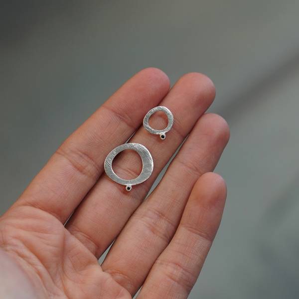 Woman earrings. MUT.