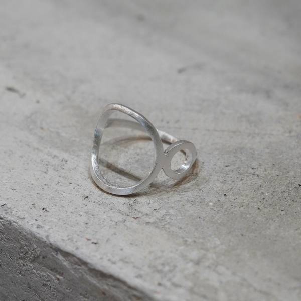 This simple design ring