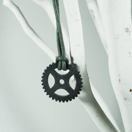 Colgante de plata de ley con acabado oxidado y