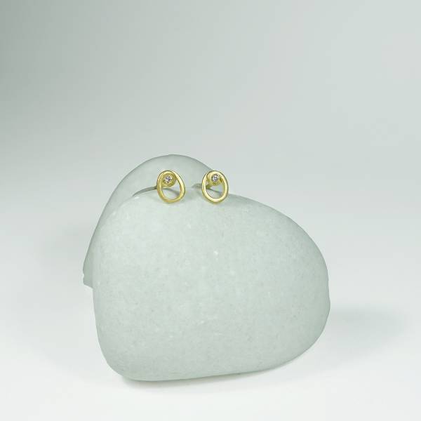 Small gold and diamonds earrings Barcelona