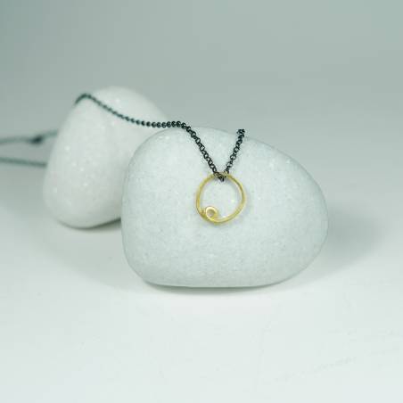 Colgante minimalista oro