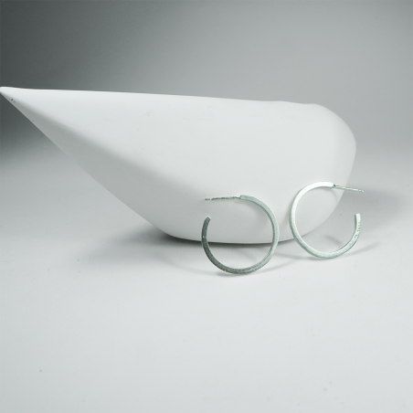 Minimalist hoop earrings