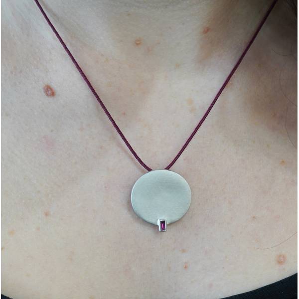 Colgante de plata y rubí Barcelona