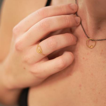 Anillo fino de oro amarillo Barcelona