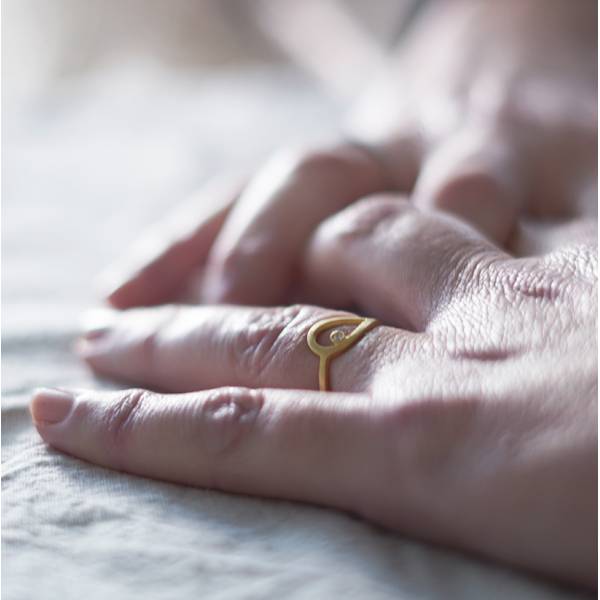 Anillo oro amarillo y diamante natural