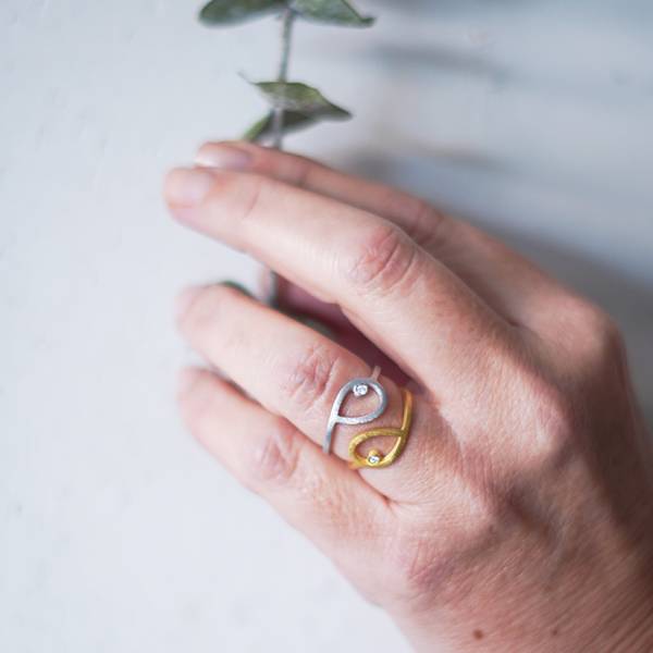 18 kts gold and silver ring with diamonds
