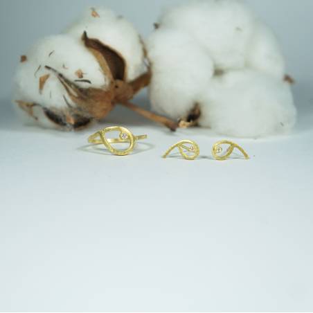 Small earrings and ring handmade in 18 kts gold