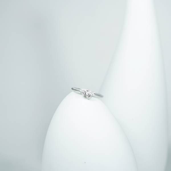 Anillo oro blanco con diamantes