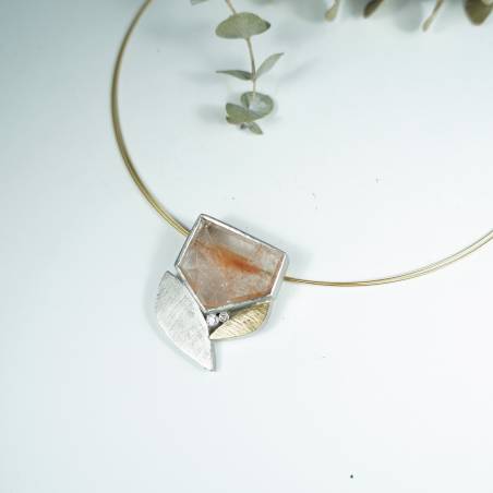 Colgante con cuarzo turmalina y diamantes