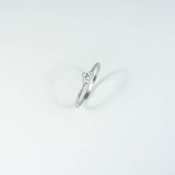 Anell or blanc amb diamants