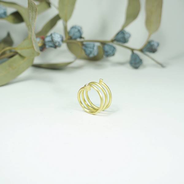 Anell ample or groc amb diamants naturals