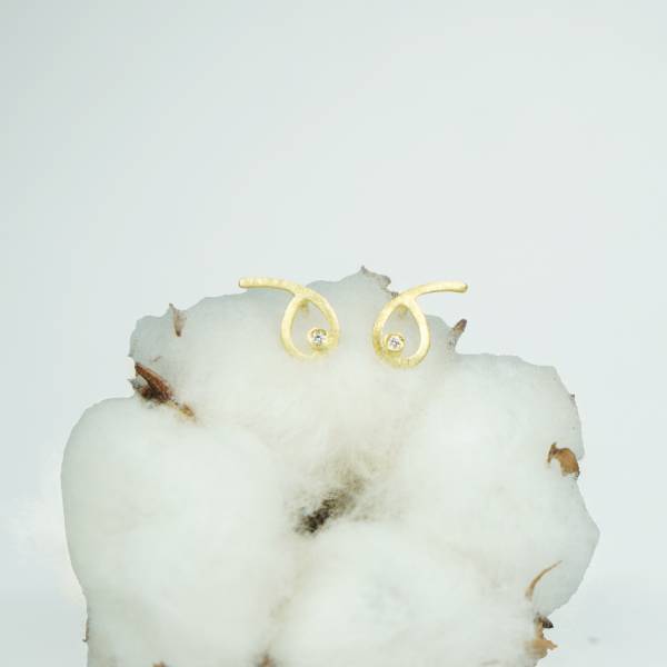 Small gold earrings for women