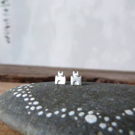 Pendientes pequeños castillo plata