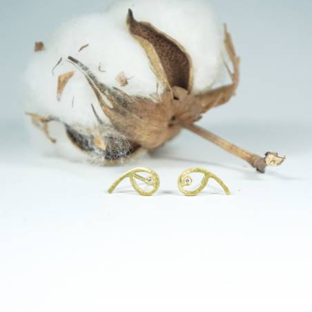 Pendientes pequeños oro amarillo con diamante