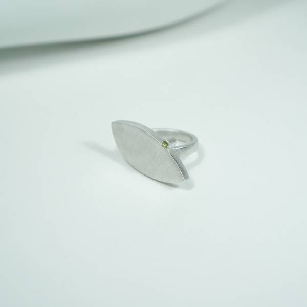Anillo plata rodio y piedra verde