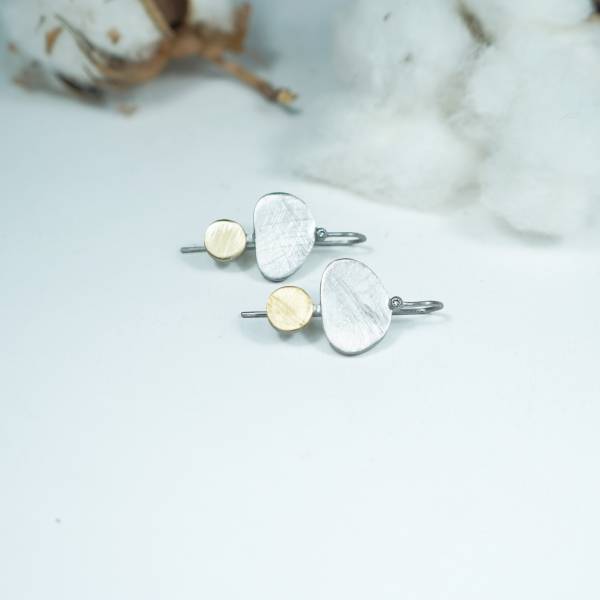 Gold and rhodium silver earrings with genuine diamond