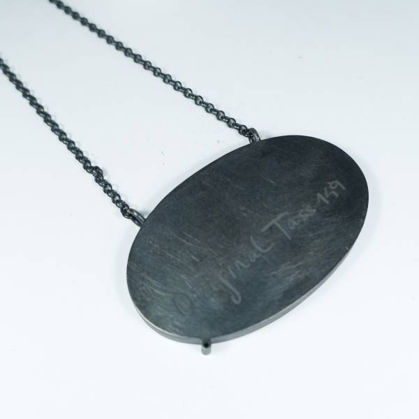 Collar largo de plata negra