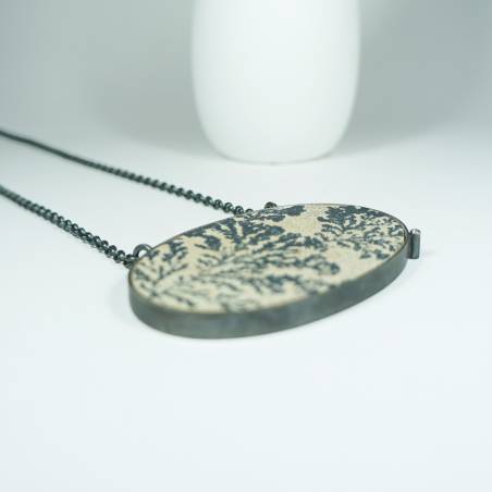 Collar largo de plata con mineral