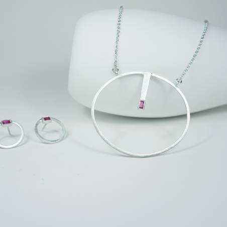 Collar exclusivo de plata con rubí natural