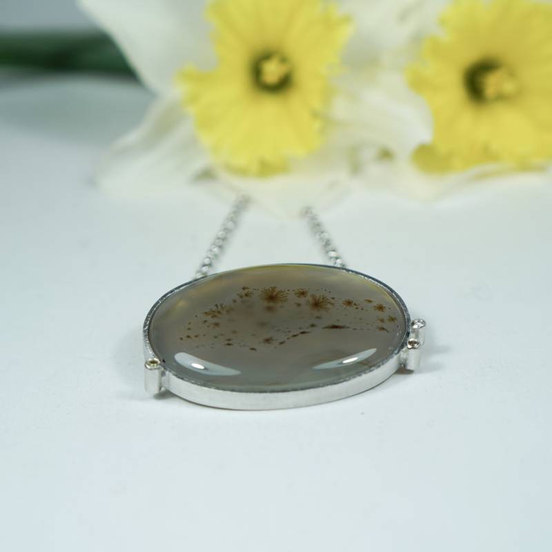 Colgante de plata y ágata dendítrica con diamante brown y diamante natural