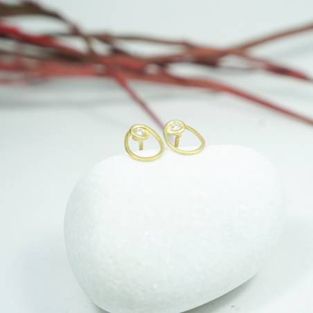 18 kts yellow gold with diamonds