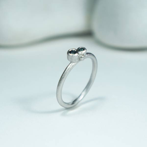 Anell de plata amb topàs i diamant natural