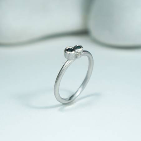 Anell de plata amb topàs i diamant natural