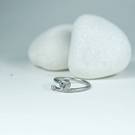 Anillo plata rodio con gema y diamante