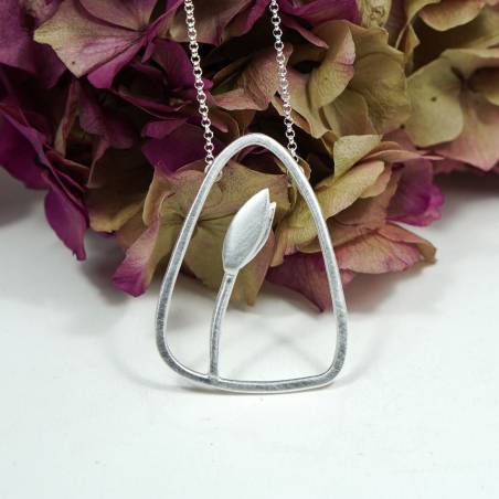 Collar de plata de acción social para ayudar a Valencia