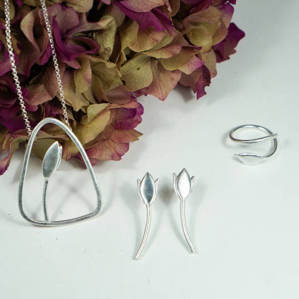 Valencia aid silver necklace with cotton cord