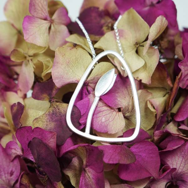 Penjoll plata de disseny amb cadena