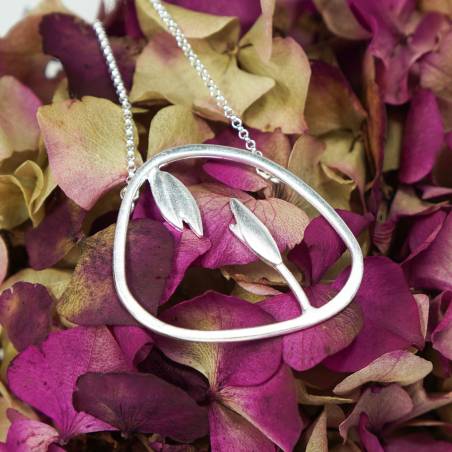 Collar de plata con cadena