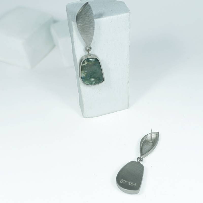 Exclusive large earrings