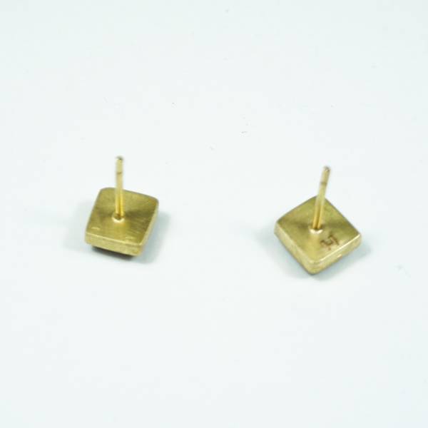18 kts gold earrings with gemstone